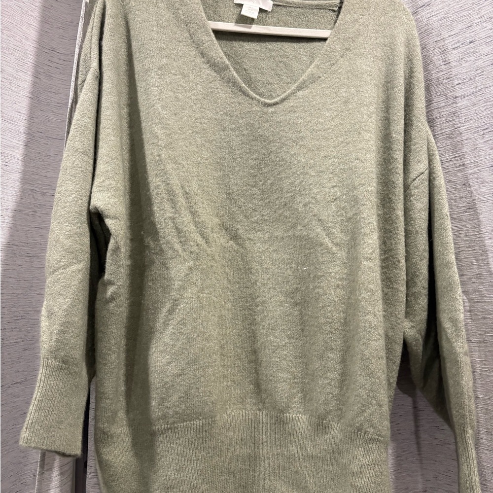 H&M Soft Knit V-Neck Sweater in Light Green